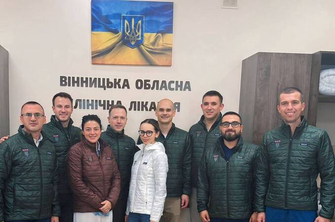 Вінницькі та американські хірурги провели серію унікальних реконструктивних операцій