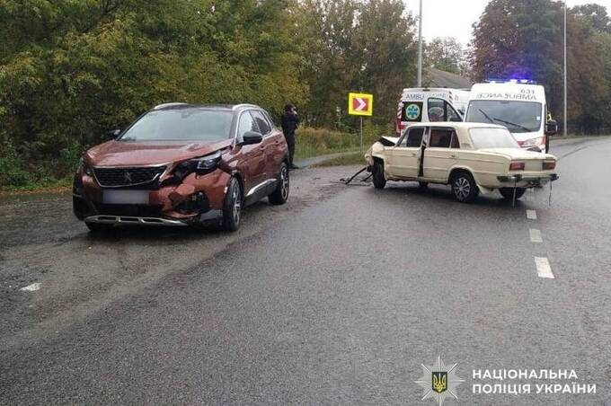 У ДТП на Вінниччині травмувалися водій та 12-річний пасажир