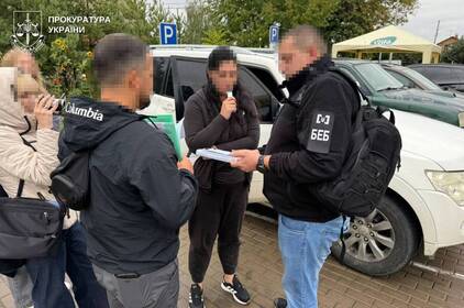 Схема з «автівками для ЗСУ»: у Вінниці судитимуть жінку за контрабанду (фото)