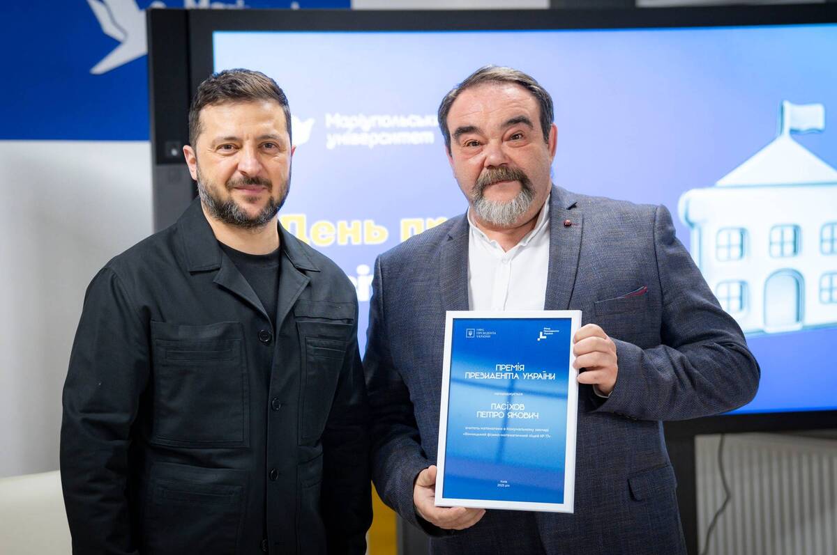 Учитель математики з Вінниці отримав премію від Володимира Зеленського