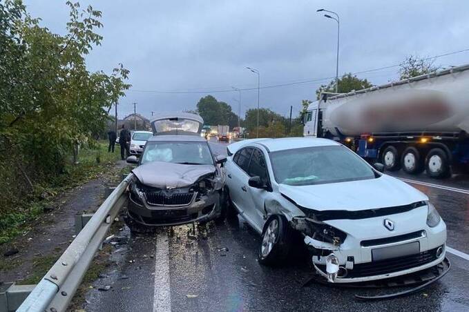 Сильне зіткнення на Вінниччині: постраждав водій Skoda