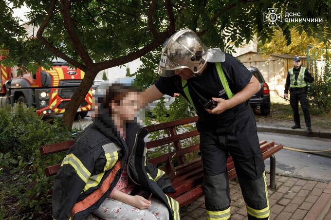 Пожежа у багатоповерхівці у Вінниці: рятувальники евакуювали 11-річну дівчинку