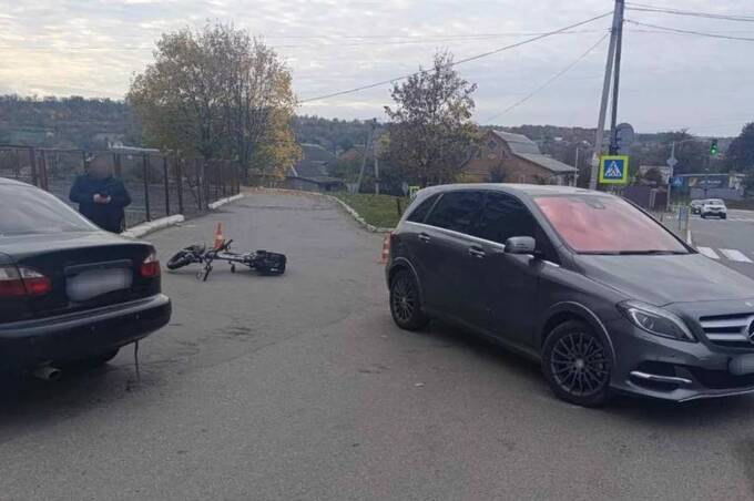 У Гайсині водій електровелосипеда потрапив під колеса легкового авто