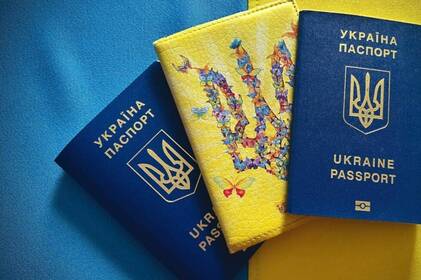 В українському паспорті записів російською більше не буде В українському паспорті записів російською більше не буде