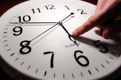 У ніч на 26 жовтня Україна перейде на зимовий час У ніч на 26 жовтня Україна перейде на зимовий час