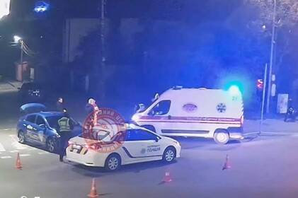 У Вінниці мотоцикліст проїхав на червоне та зіткнувся з автомобілем (відео)