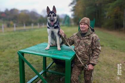Вінницькі кінологи Нацгвардії тренуються разом із чотирилапими напарниками 