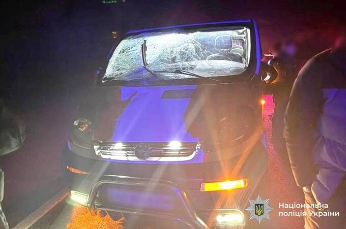 Поблизу Калинівки під колесами вантажівки загинув пішохід Поблизу Калинівки під колесами вантажівки загинув пішохід