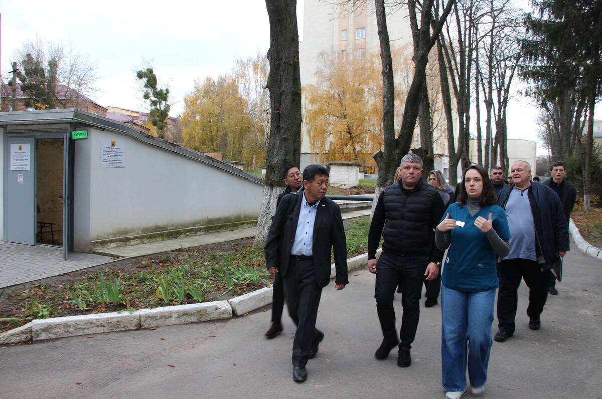 Делегація з Японії відвідала оновлені відділення лікарні імені Пирогова Делегація з Японії відвідала оновлені відділення лікарні імені Пирогова