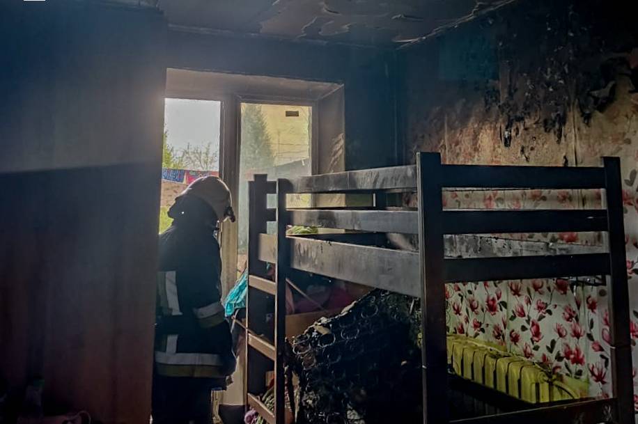 Через дитячі пустощі з вогнем у Барі ледь не згоріла квартира Через дитячі пустощі з вогнем у Барі ледь не згоріла квартира