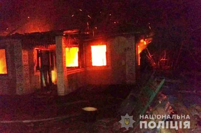 На Вінниччині чоловік облив бензином та підпалив будинок колишньої співмешканки