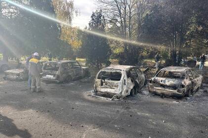 Правоохоронці працюють на місцях влучань ворожих ударів, внаслідок яких загинула дитина

