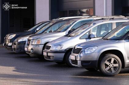 Вінницькі рятувальники отримали п’ять авто від партнерів із Литовської Республіки