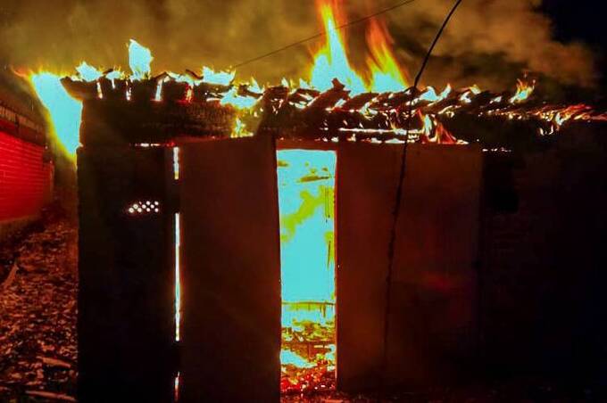 У Жмеринці згорів гараж, у Ладижині — будинок: рятувальники запобігли масштабним наслідкам