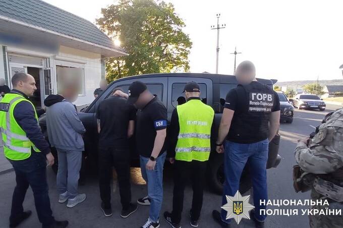 На Вінниччині судитимуть трьох осіб за незаконне переправлення чоловіків за кордон