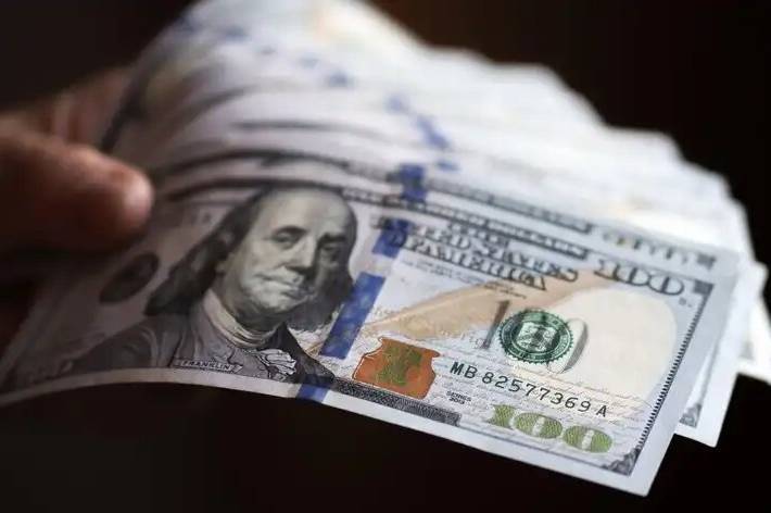 НБУ оновив курс валют: скільки коштує євро, долар та злотий у суботу, 15 листопада