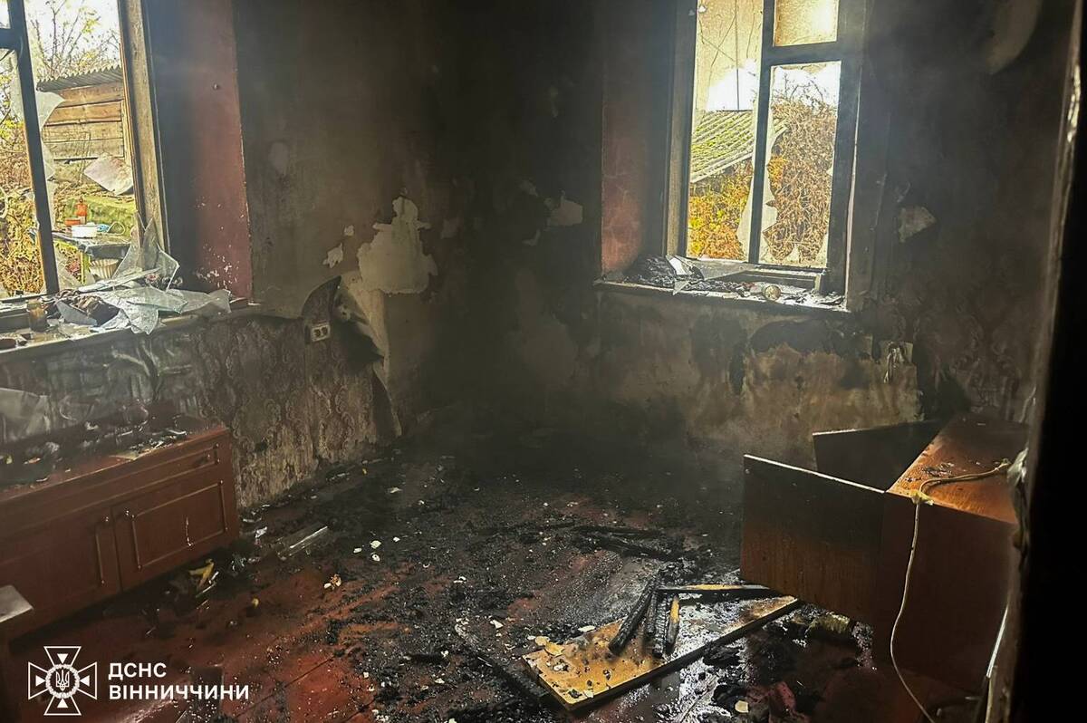 Палаючі дахи та господарські споруди: рятувальники ліквідували 11 пожеж за добу