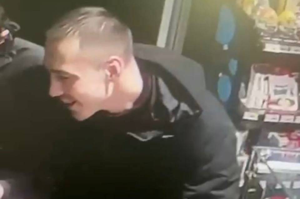 Поліція просить допомогти встановити особу хлопця, який загинув на залізничних коліях (фото)