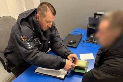 У Вінниці чоловік незаконно використав шеврони поліції для розважального відео