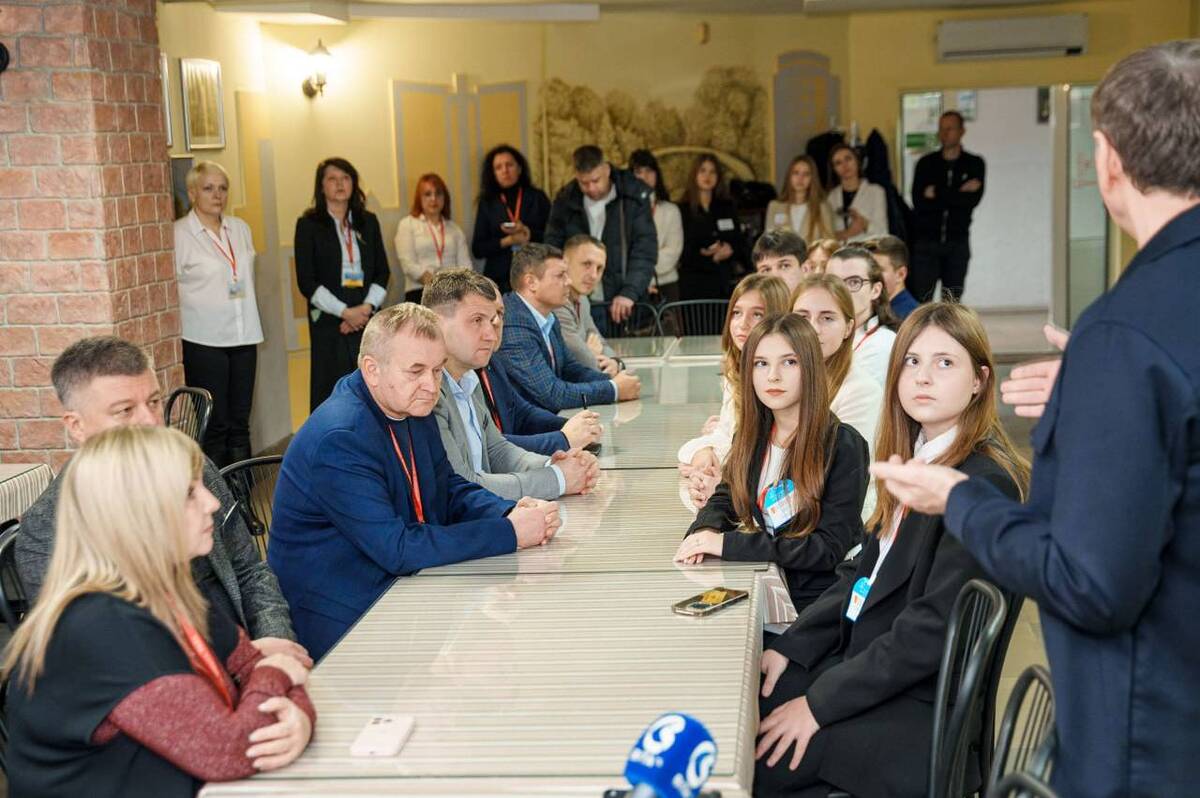 У Вінниці школярі стали “молодою командою мера”: як старшокласники один день керували містом