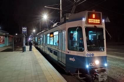 Оновлений трисекційний трамвай пройшов нічне тестування у Вінниці (фото)