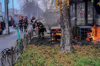 У Вінниці на Пирогова рятувальники ліквідували пожежу біля магазину