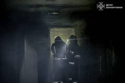 У Барській громаді горів будинок багатодітної родини, постраждала мати та донька