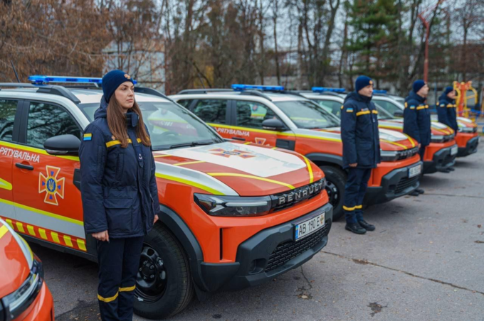 Міжрегіональний координаційний гуманітарний штаб передав 5 автомобілів для рятувальників Вінницької області