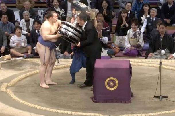 Вінничанин Аонішікі отримав Кубок Імператора з сумо