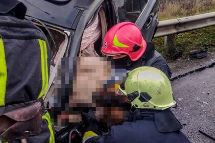 Смертельна аварія та травмована водійка: рятувальники Вінниччини ліквідували наслідки двох ДТП