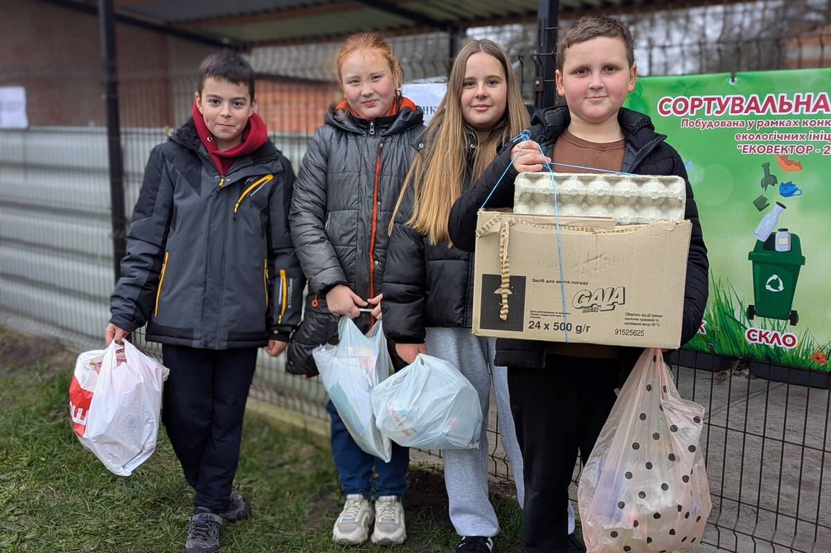 Вінницькі школярі перетворюють сміття на допомогу для ЗСУ