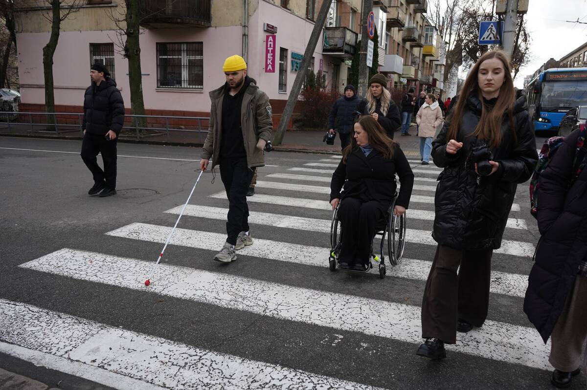 Без бар’єрів та зайвих перешкод: у Вінниці протестували новий інклюзивний маршрут