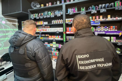 Мільйонний тіньовий бізнес: на Вінниччині викрили продавців нелегальних нікотинових сумішей