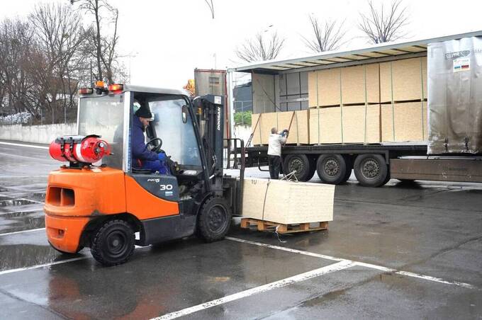 Вінниця передала Балаклії тисячу OSB-плит для ліквідації наслідків обстрілів