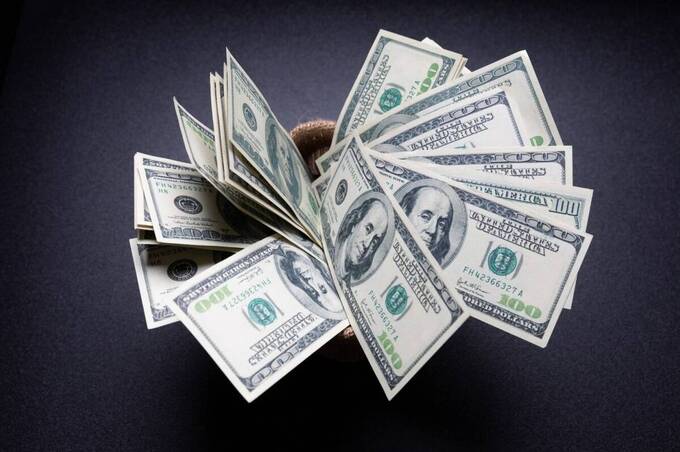 НБУ оновив курс валют: скільки коштує євро, долар та злотий у п'ятницю, 28 листопада