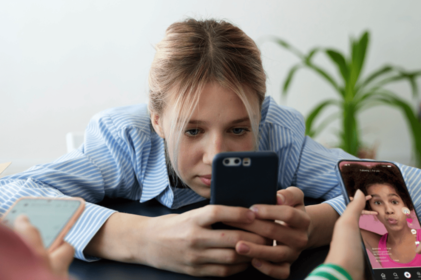 З чого починається ранок: чому ми тягнемося до смартфону