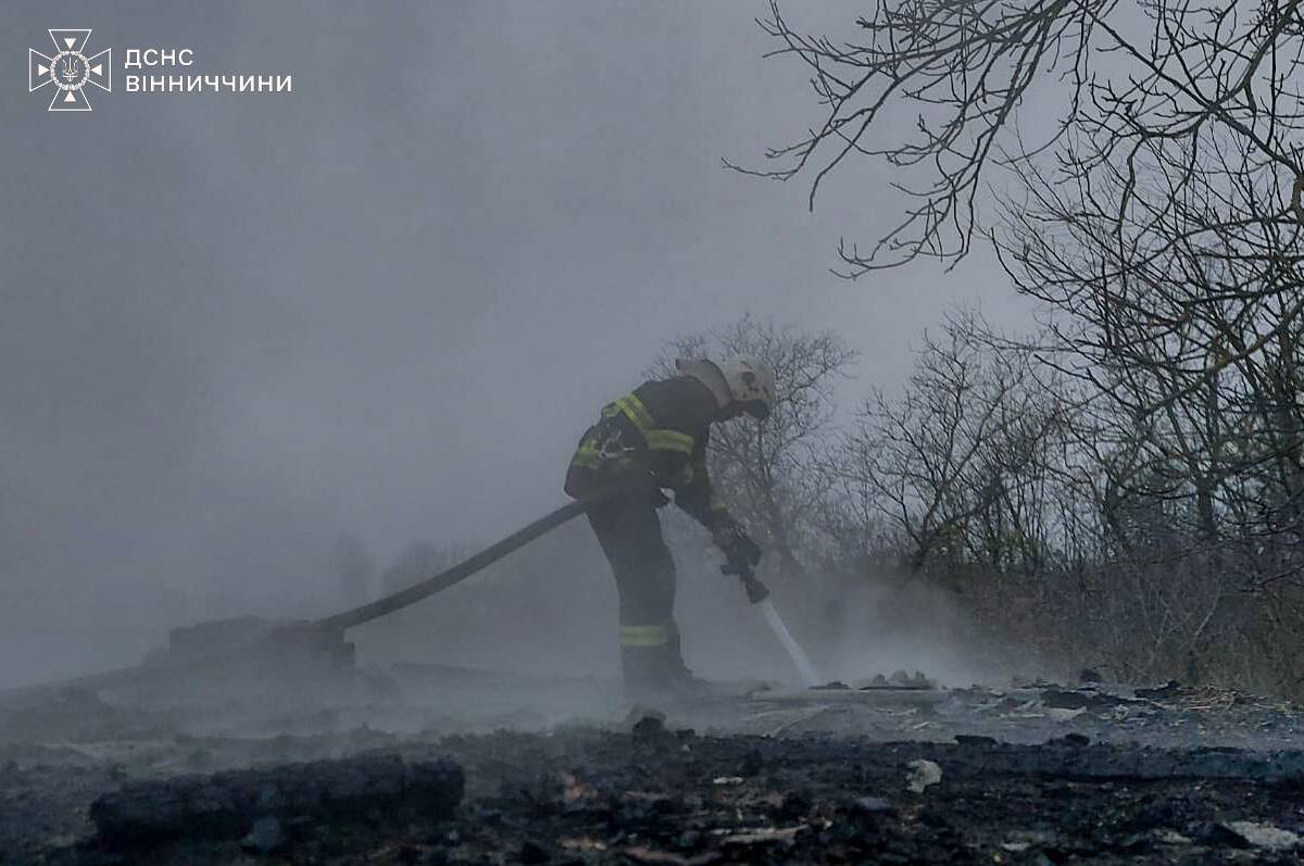 За минулу добу на Вінниччині сталася низка пожеж у житлових будинках та зерносушарці (фото)