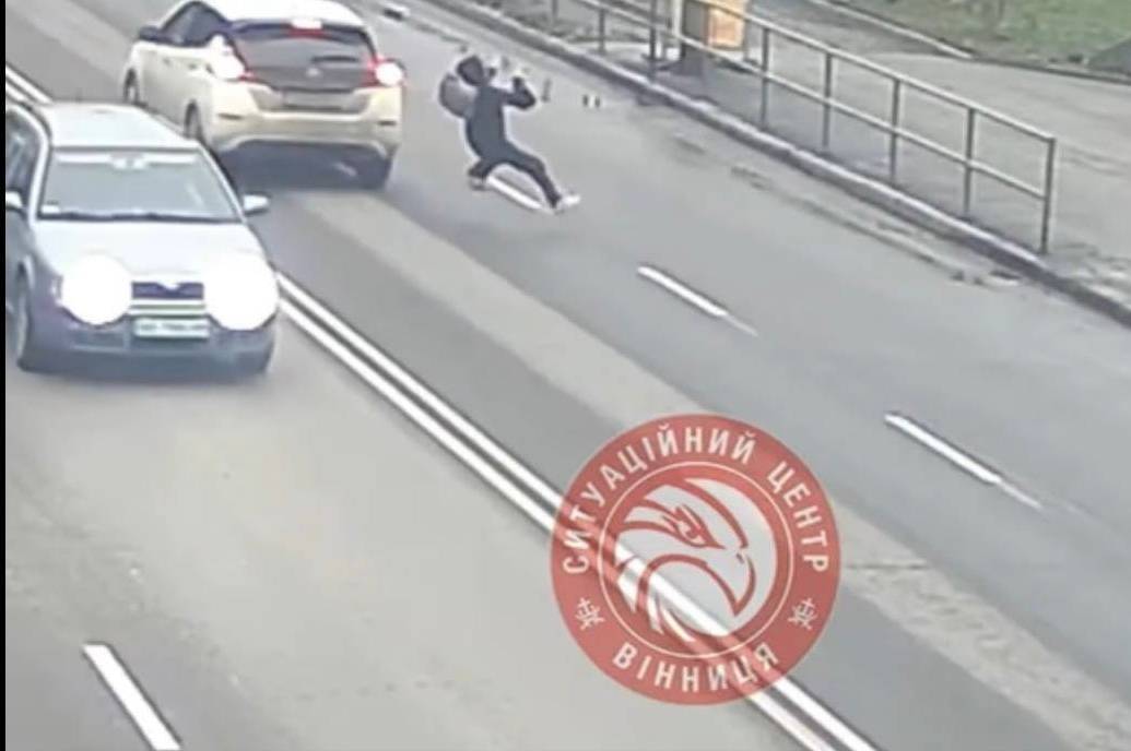 Підліток потрапив під колеса автомобіля на вул. Київській у Вінниці (фото)