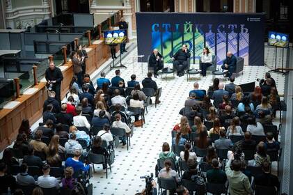 Монети єдності: НБУ презентував нові 10 гривень, що нагадують про незламність України