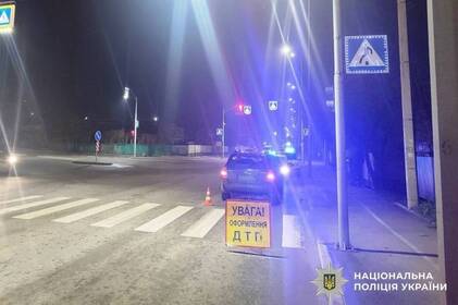 У Вінниці автомобіль збив 15-річну дівчину на «зебрі»: школярку госпіталізували