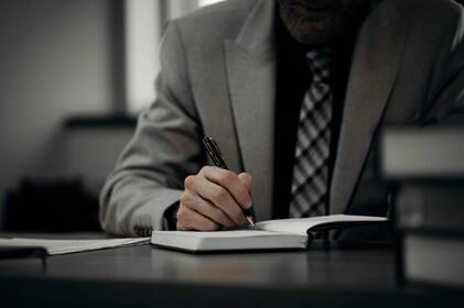 Юрист vs адвокат vs нотаріус: хто кому потрібен насправді