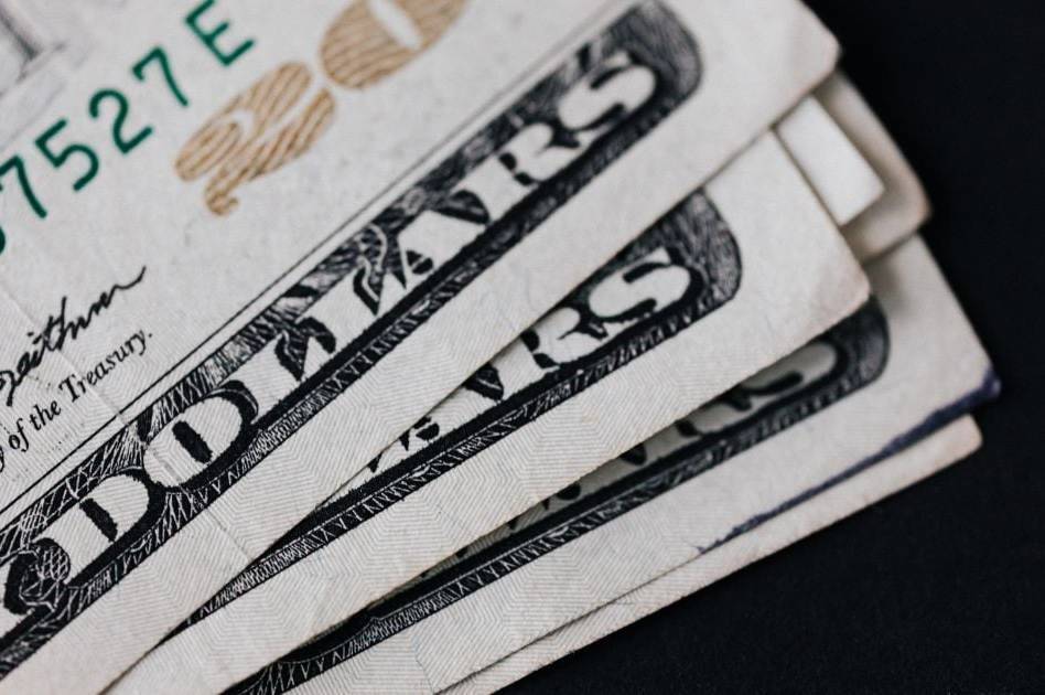 НБУ оновив курс валют: скільки коштує євро, долар та злотий у суботу, 6 грудня