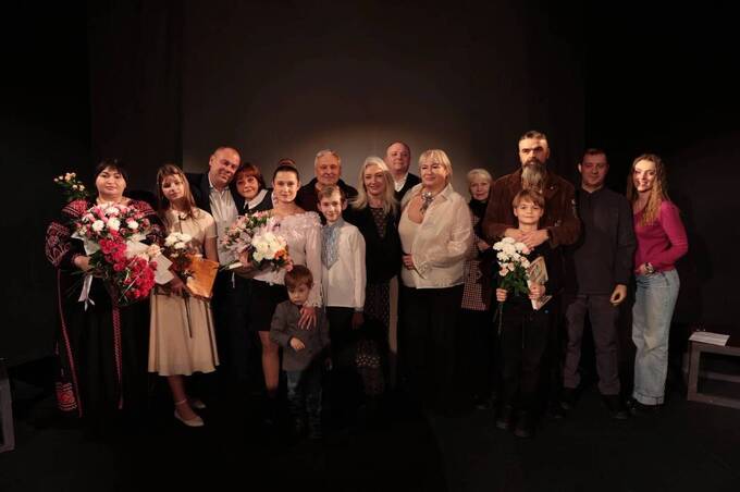 У вінницькому театрі до Дня Збройних Сил України презентували проєкт «Терапія мистецтвом» (фото)