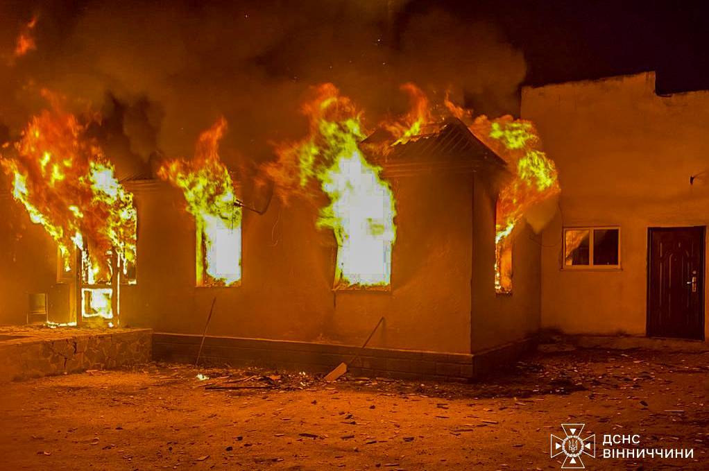 Через коротке замикання електромережі на Вінниччині горіла тракторна бригада