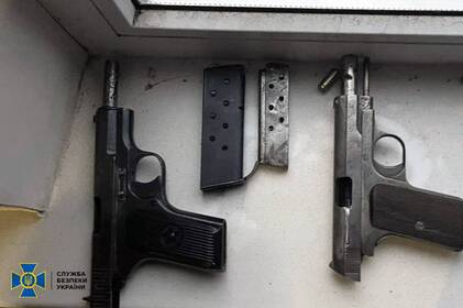 СБУ викрила мережу збуту «трофейної» зброї: дев’ять ділків затримано по всій країні