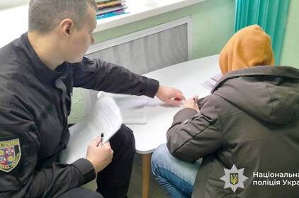 Слідчі повідомили про підозру 15-річному хлопцю, який напав на дівчинку у під’їзді