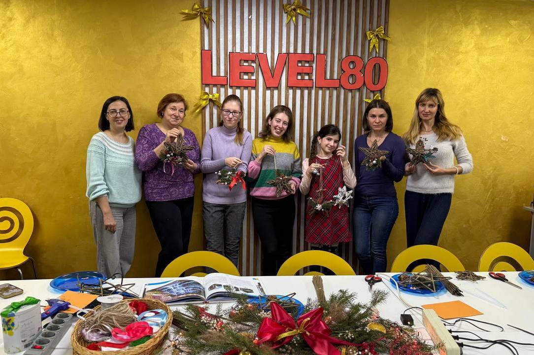 Вінничани створювали різдвяні зірки власноруч на майстеркласі у «LEVEL 80»