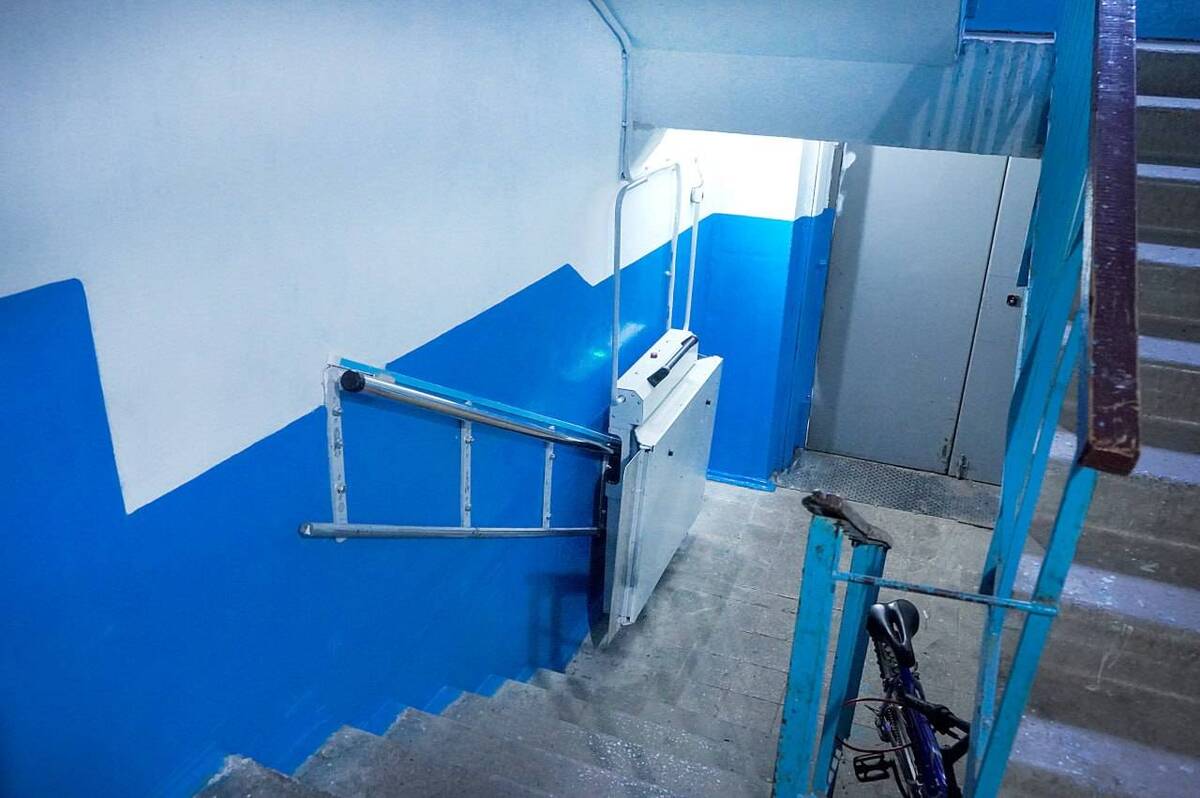 Без бар’єрів до дому: у Вінниці ще один будинок облаштували пандусом і підйомником