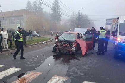 Поліція повідомила деталі ДТП на Юності, в якій постраждали жінка та дитина
