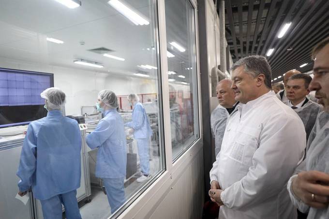 Петро Порошенко відвідав у Вінниці  новий завод - перше українське підприємство, яке запустило промислове виробництво сонячних панелей